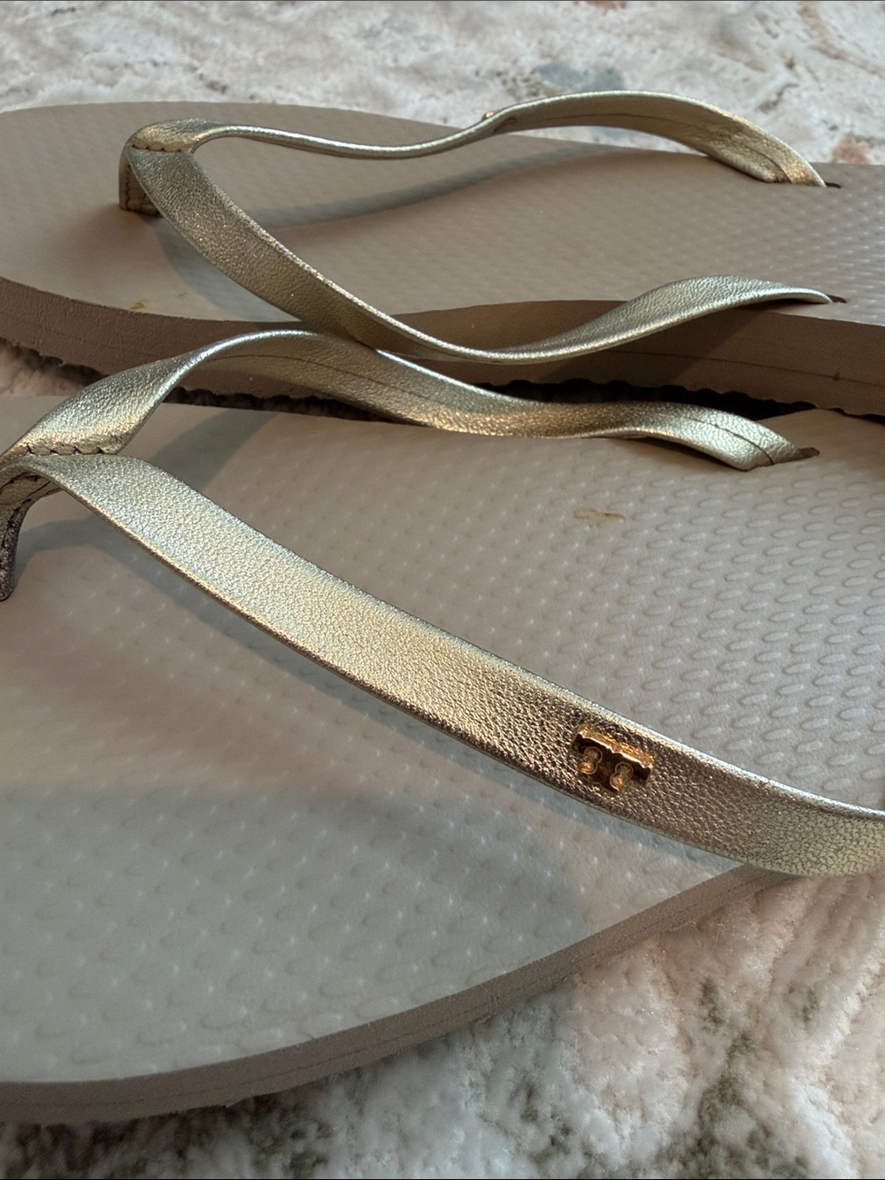 Tory Burch Metallic Gold-Trim Flip Flop Sandals size 6 - Picture 2 of 11